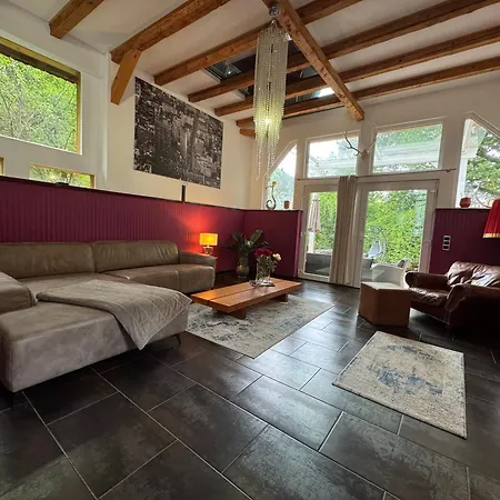 Stahl - Mit Pool Semesterbostad